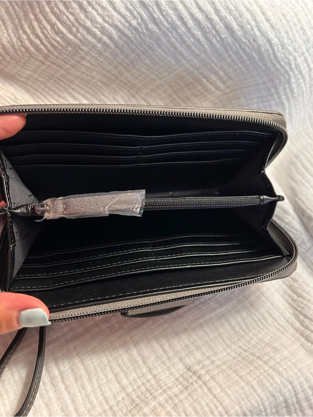 NWT!  Simply Vera wallet